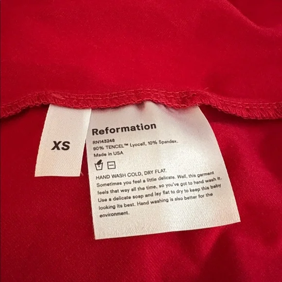 Reformation gorgeous red stretchy dress with great deep pockets - Picture 10 of 10